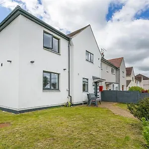  Holiday home Dreghorn House 5 Bedrooms,9 Beds,3 Toilets 2 Showers,1 Bath,2 Reception Free Parking 233 Mbp Wifi